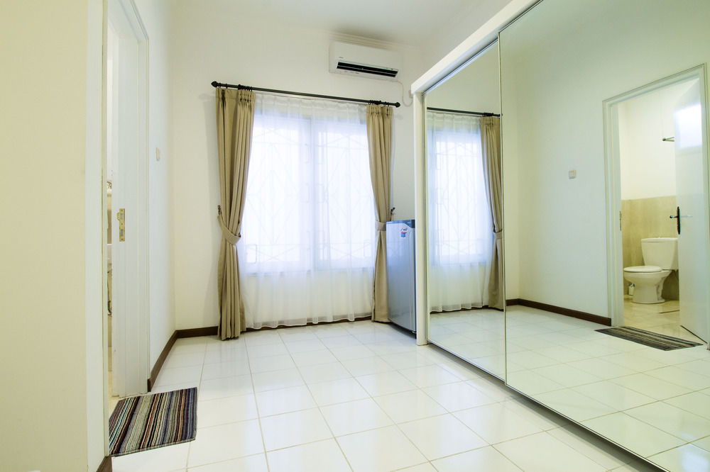 ג'קרטה Reddoorz Plus @ Tendean מראה חיצוני תמונה