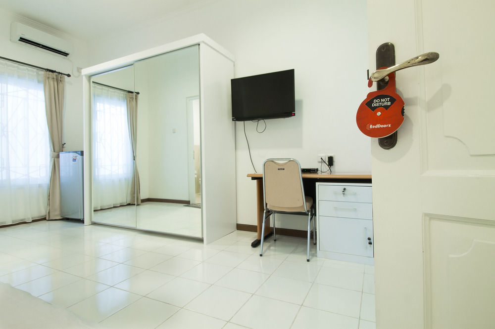 ג'קרטה Reddoorz Plus @ Tendean מראה חיצוני תמונה
