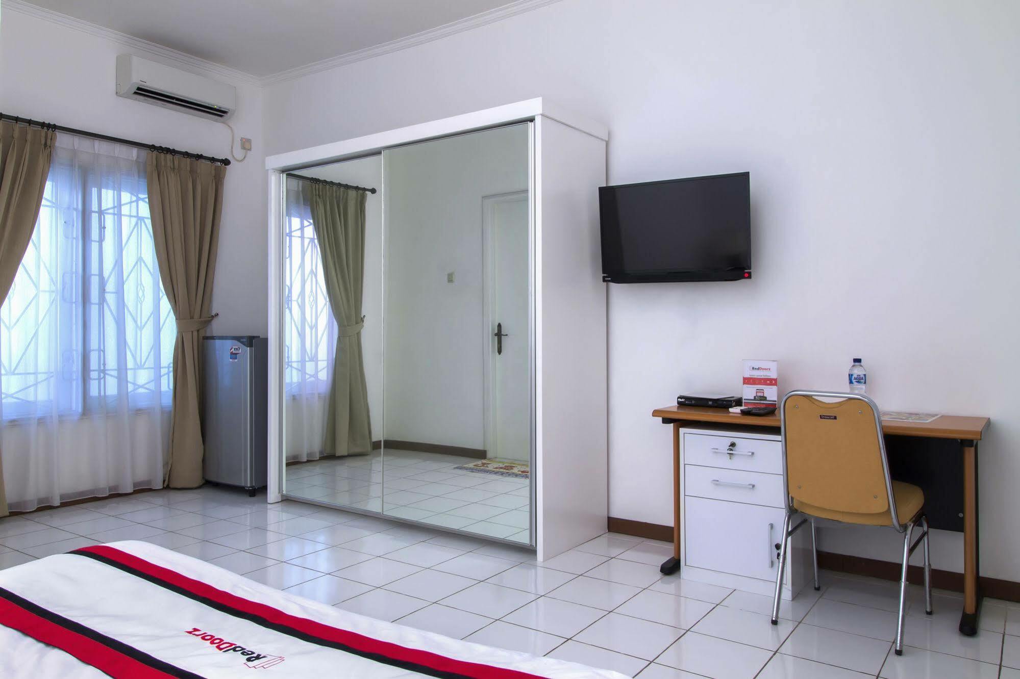 ג'קרטה Reddoorz Plus @ Tendean מראה חיצוני תמונה