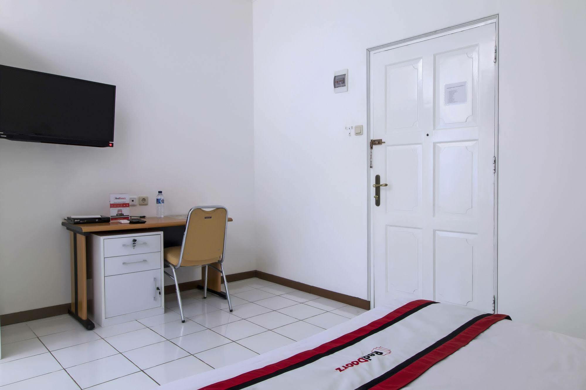 ג'קרטה Reddoorz Plus @ Tendean מראה חיצוני תמונה